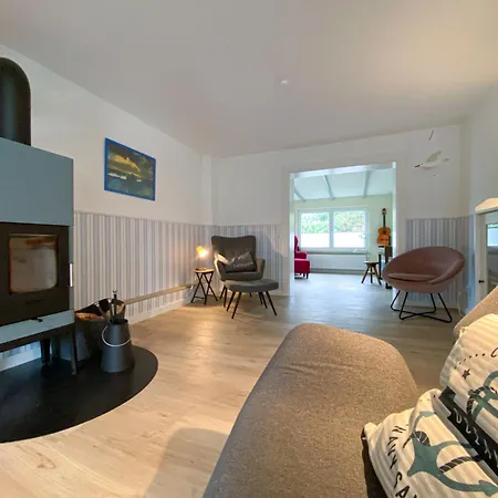 To Huus Bi De Tine * Husum